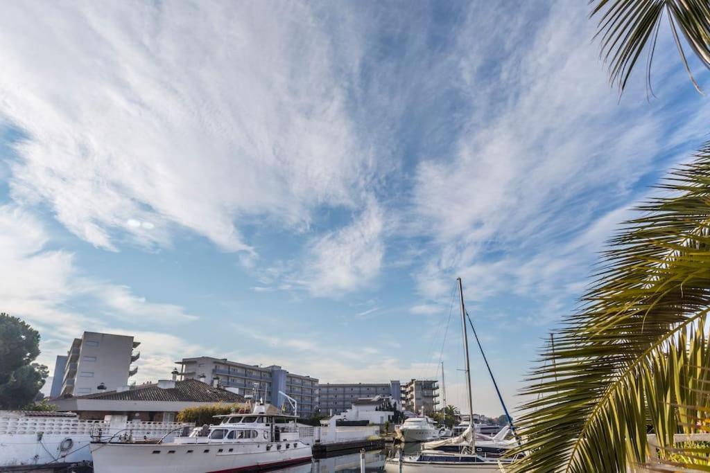 Piso De 2 Habitaciones, 3 Piscinas Y Cerca Del Mar โรเซส ภายนอก รูปภาพ