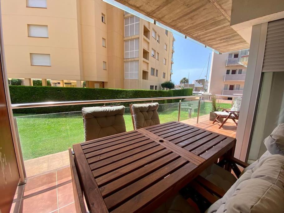 Piso De 2 Habitaciones, 3 Piscinas Y Cerca Del Mar โรเซส ภายนอก รูปภาพ