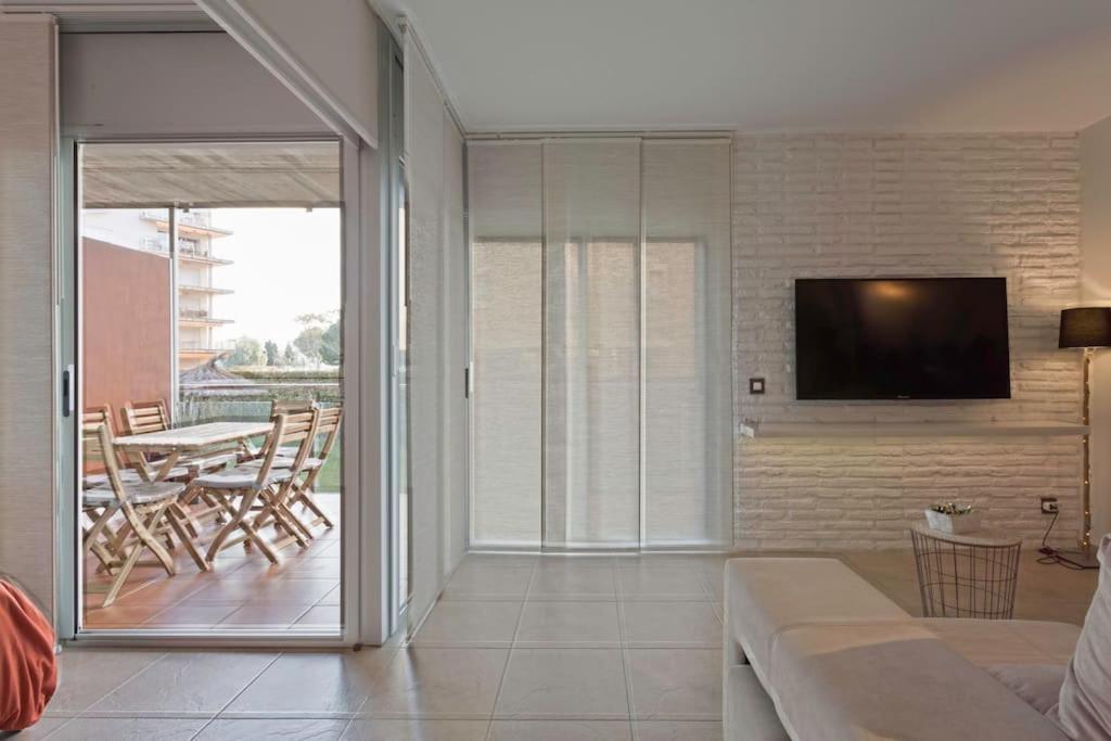 Piso De 2 Habitaciones, 3 Piscinas Y Cerca Del Mar โรเซส ภายนอก รูปภาพ