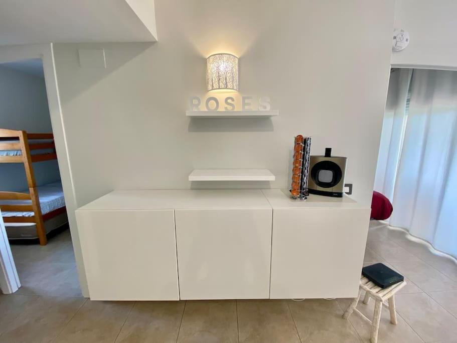 Piso De 2 Habitaciones, 3 Piscinas Y Cerca Del Mar โรเซส ภายนอก รูปภาพ