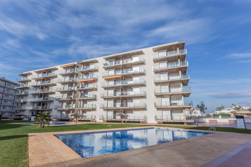 Piso De 2 Habitaciones, 3 Piscinas Y Cerca Del Mar โรเซส ภายนอก รูปภาพ