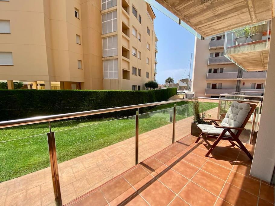 Piso De 2 Habitaciones, 3 Piscinas Y Cerca Del Mar โรเซส ภายนอก รูปภาพ