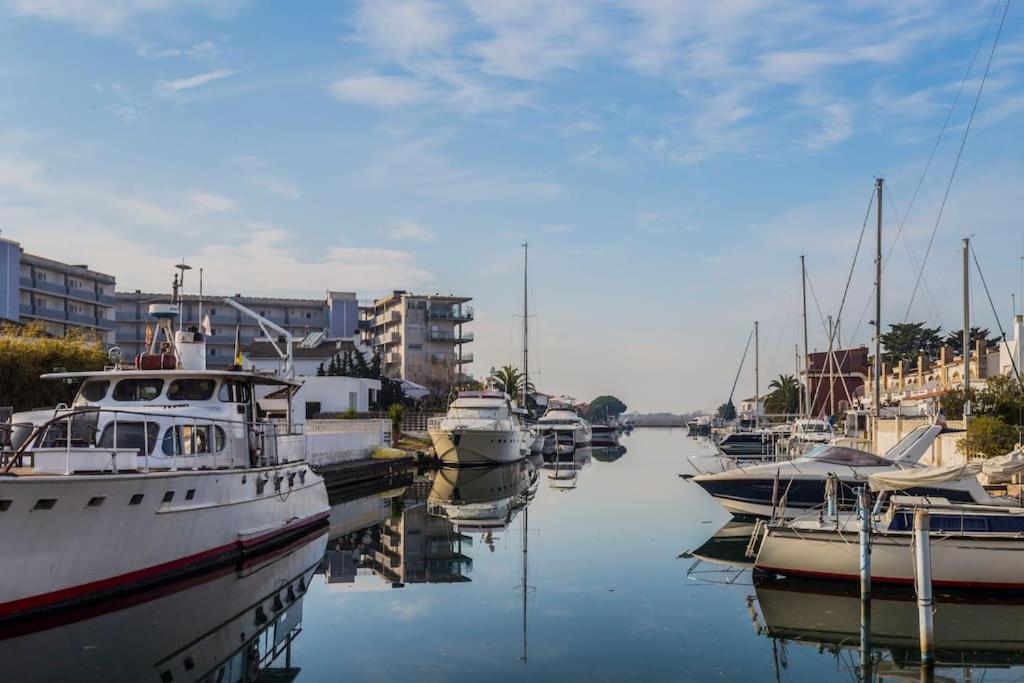 Piso De 2 Habitaciones, 3 Piscinas Y Cerca Del Mar โรเซส ภายนอก รูปภาพ